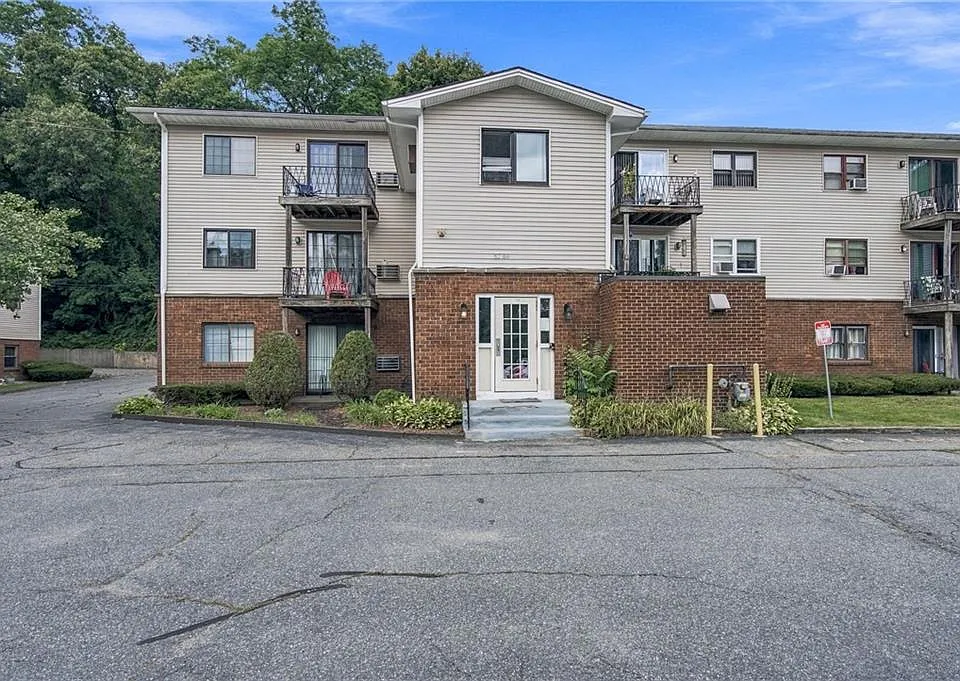 79 Ivan St #67