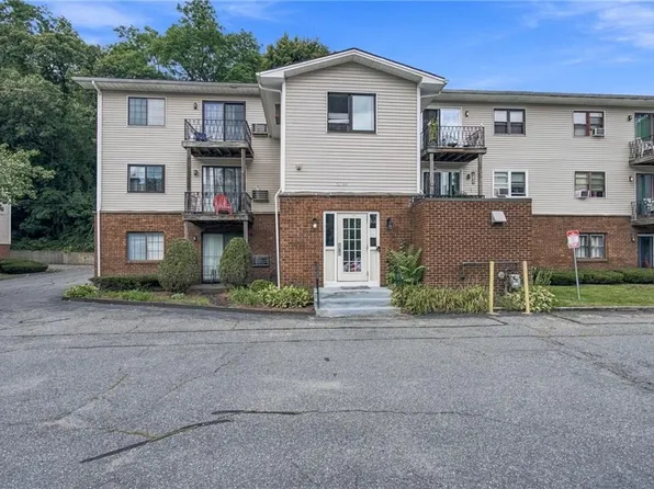 79 Ivan St APT 67, North Providence, RI 02904