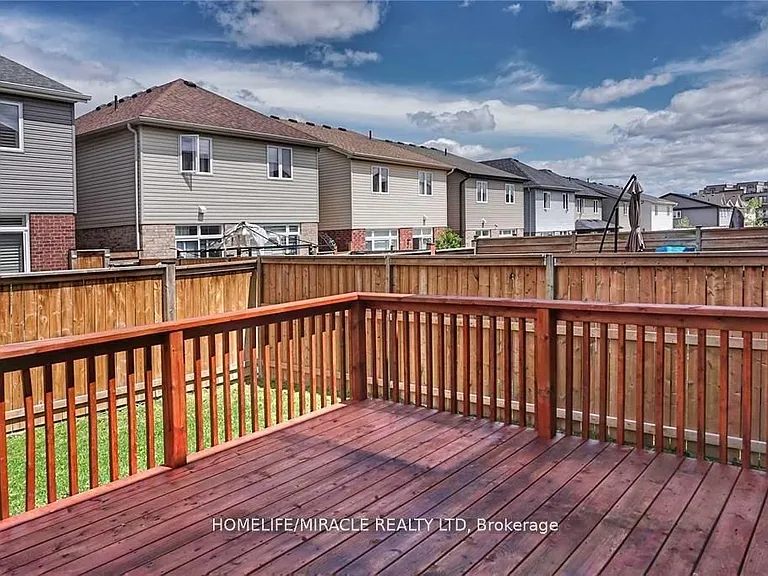 11 Sandybay Ave — Photo 23
