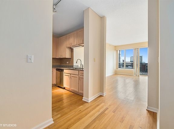 2nd image of 1717 S Prairie Ave APT 1708