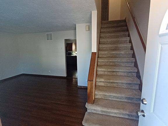 2nd image of 455 Woodlawn Ave #455