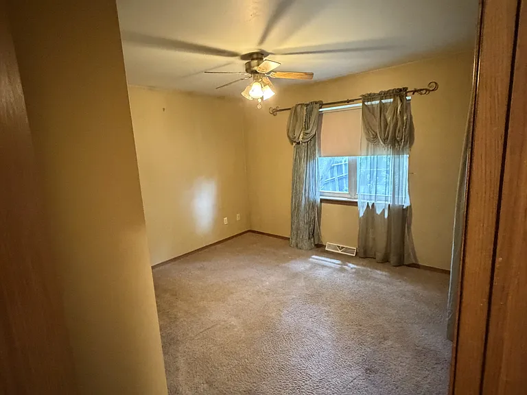 469 Dutton Ave — Photo 9