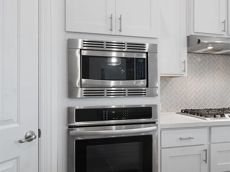 504 Pulitzer Dr — Photo 13
