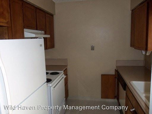 2nd image of 1600 NE 17th St APT 9