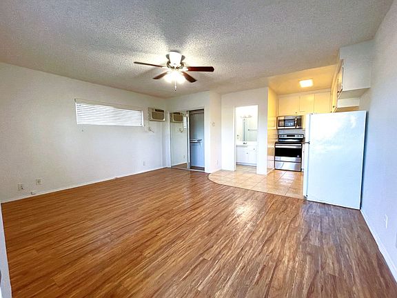 2nd image of 6340 Vineland Ave #10401