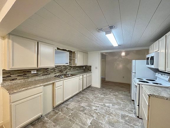 4th image of 12221 Diana Dr