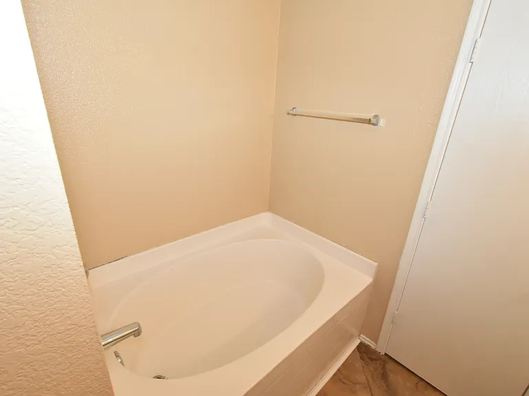 1130 Seneca Dr — Photo 12