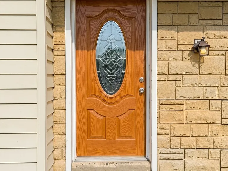 304 Iroquois Trl — Photo 2