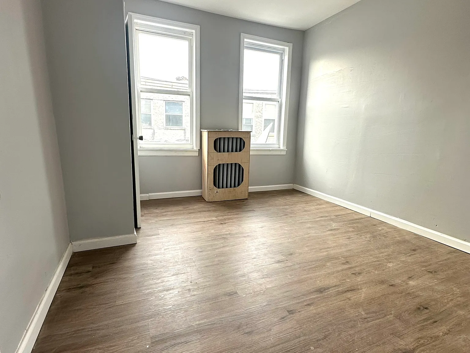 3 bed, 1070 sqft, $1,990 — Photo 2