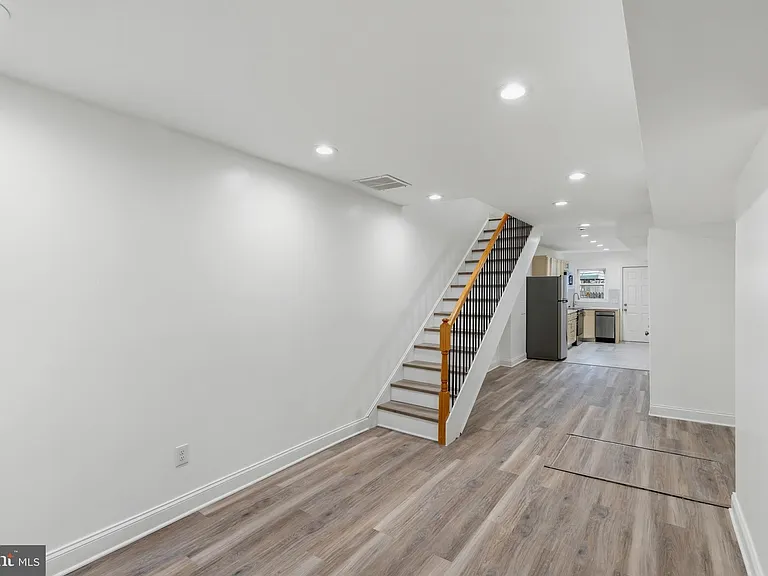 458 E Federal St — Photo 7