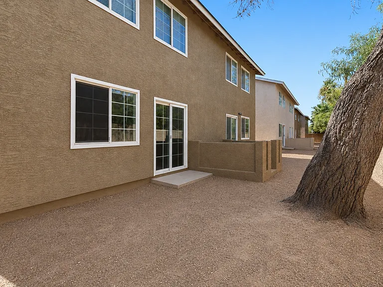 45 N Phyllis #109 — Photo 20