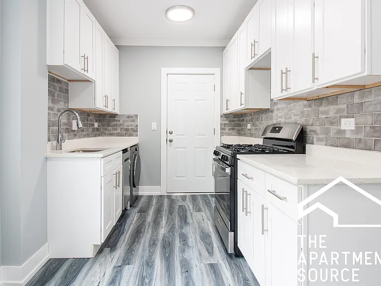 3824 N Greenview Ave #2W — Photo 6