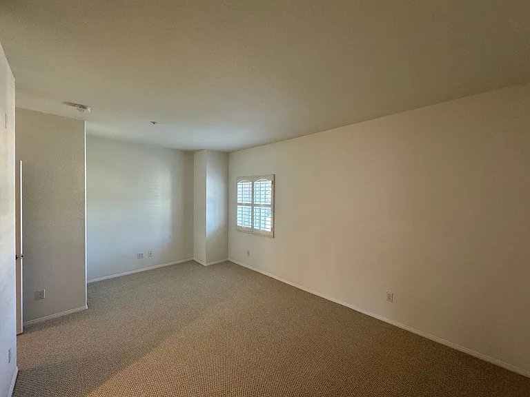 616 E Walnut St — Photo 31