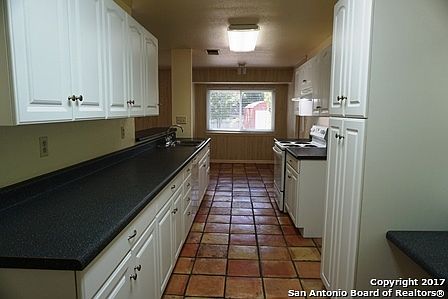 5th image of 234 Whispering Oaks