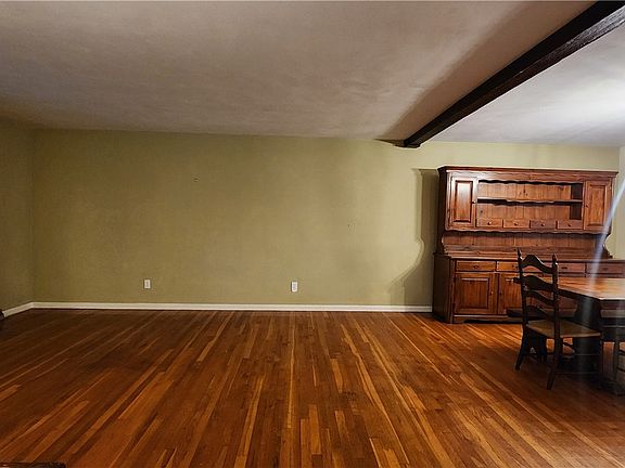 5th image of 411 Center St
