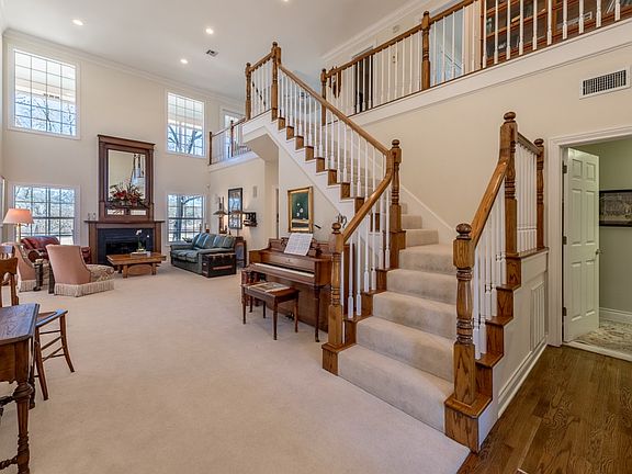 3rd image of 4740 Stonebriar Cir