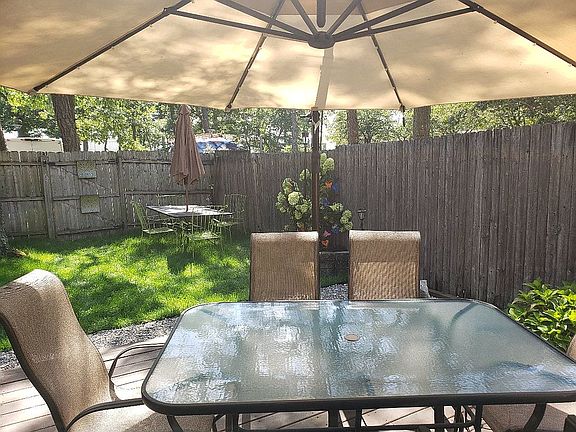 3rd image of 15 Saint Andrews Ct