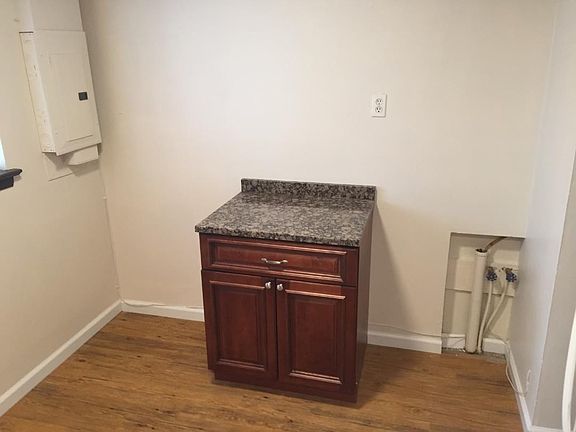 3rd image of 675 Southwell Ln