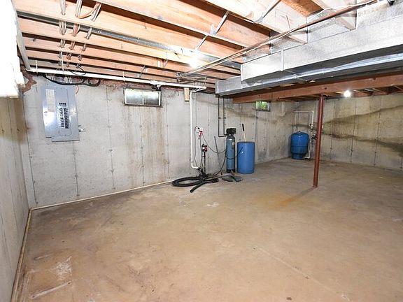 2nd image of 59742 Wren Ln