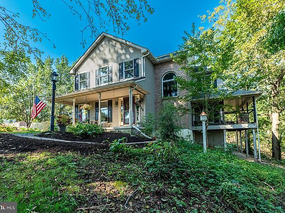 3rd image of 35 Winding Creek Dr