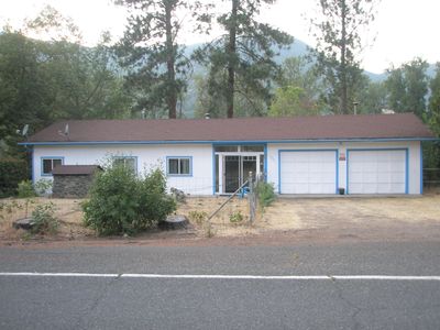 1586 Rogue River Hwy, Gold Hill, OR, 97525