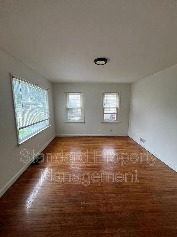 2 bed, 1.0 bath, 801 sqft, $1,500 — Photo 4