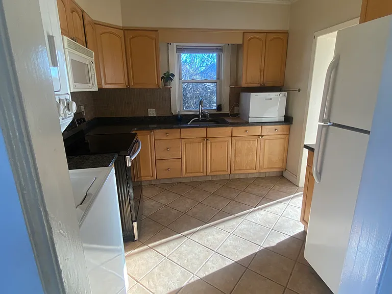 78 Park Ave #2 — Photo 2