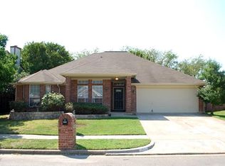 6852 Greenleaf Dr, North Richland Hills, TX 76182