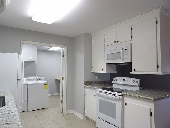 4th image of 3601 Baker Dr