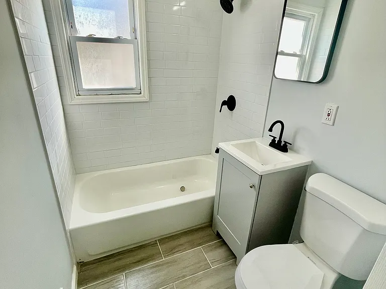 1311 Carrington St — Photo 5