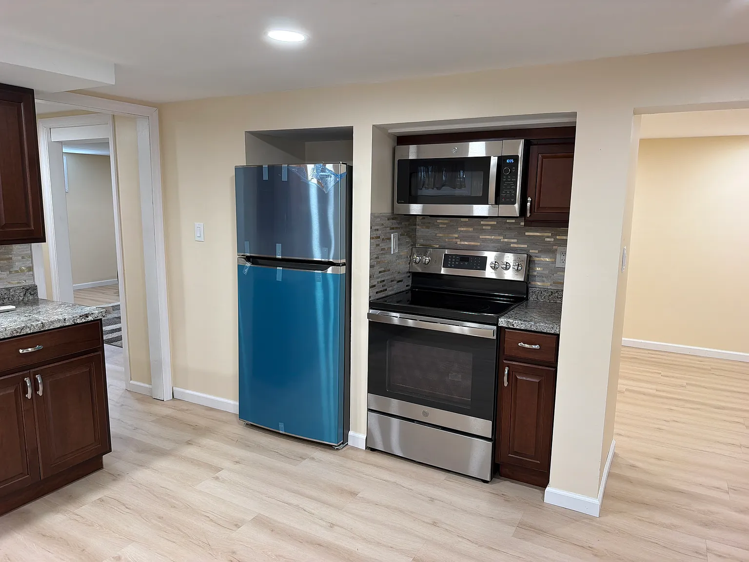 Gardiners Ave, Levittown — Photo 2