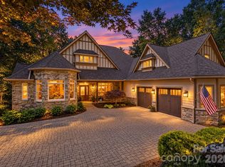 132 Pinnacle Peak Ln, Flat Rock, NC 28731