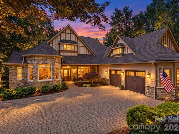 132 Pinnacle Peak Ln, Flat Rock, NC 28731