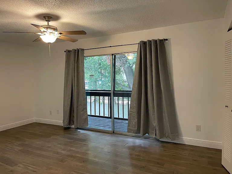 2339 Huntington Green Ct — Photo 14