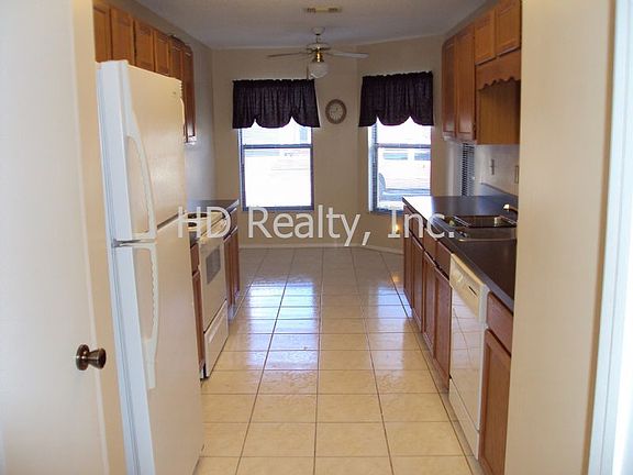 3rd image of 563 Holbrook Cir