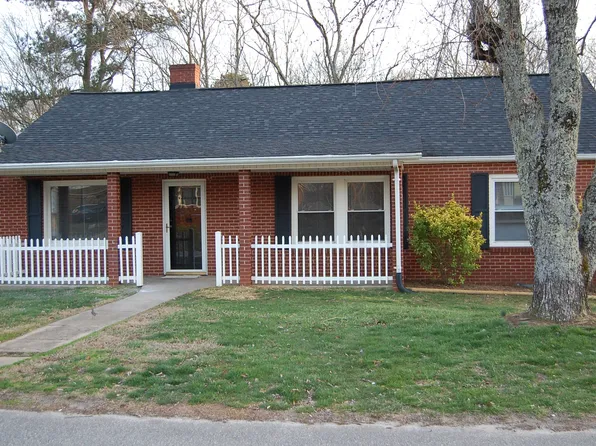 1476 17th Ave NE, Hickory, NC 28601