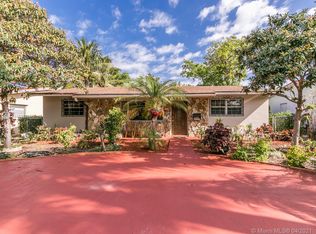 214 SW 5th St, Hallandale Beach, FL 33009