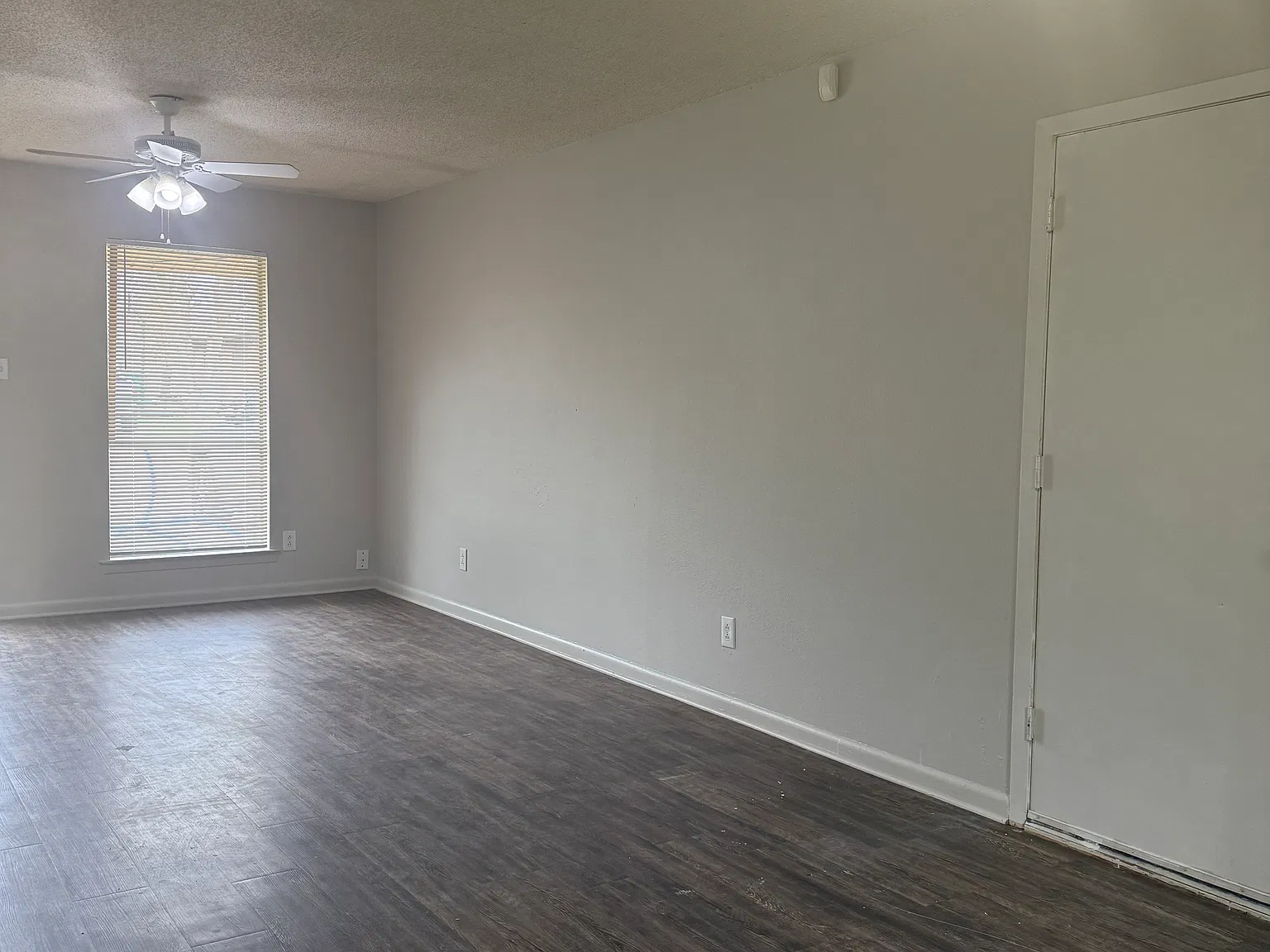 3 bed, 1.5 bath, 1059 sqft, $1,700 — Photo 4