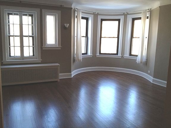 3rd image of 1445 W Thome Ave #2