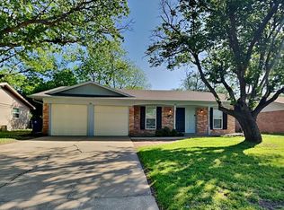 140 NW Suzanne Ter, Burleson, TX 76028