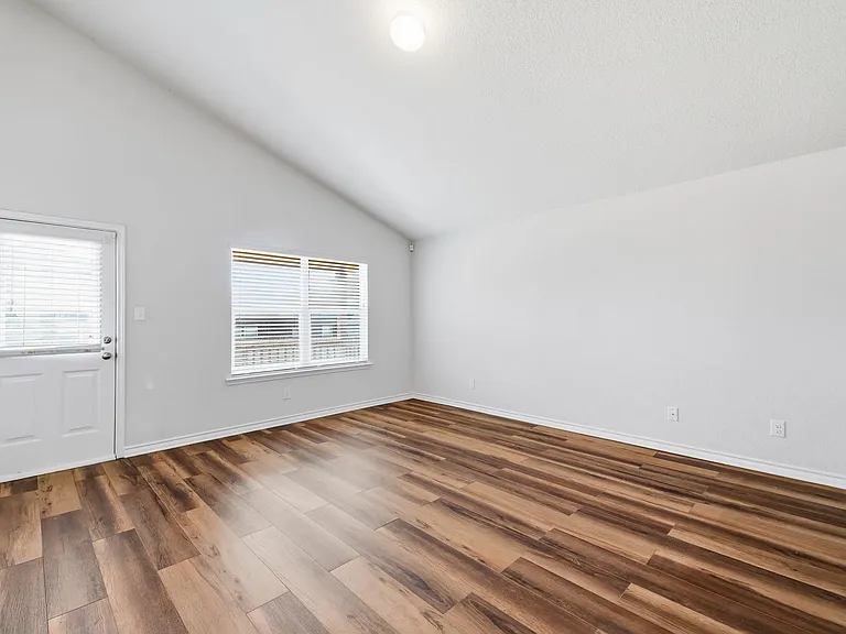 2818 Davis Trce — Photo 8