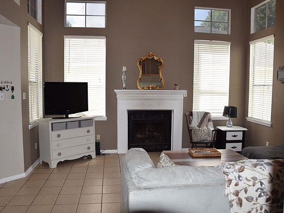 5th image of 18111 Beaverdell Dr