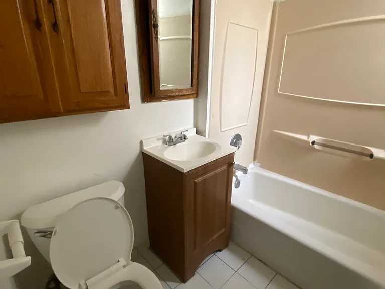 51 Linden St #2 — Photo 4