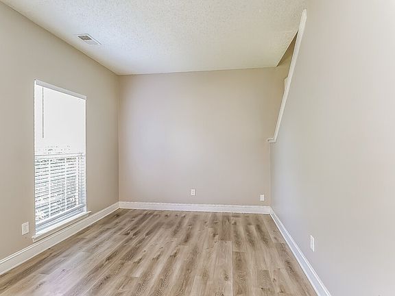 5th image of 1712 Silverberry Ct
