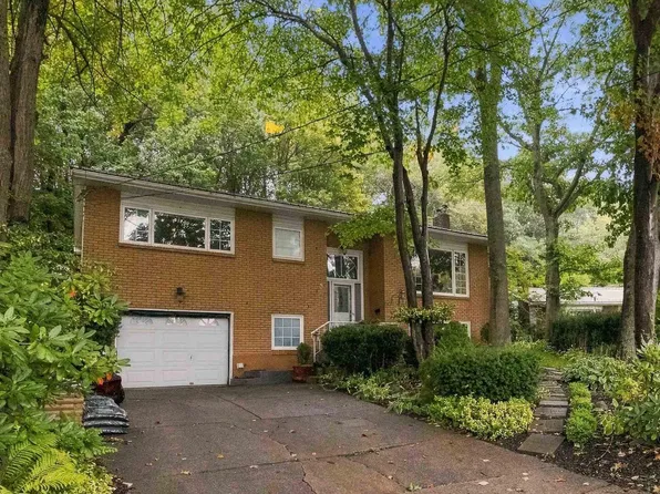 9 Evans Ct, Dartmouth, NS B2X 2T5