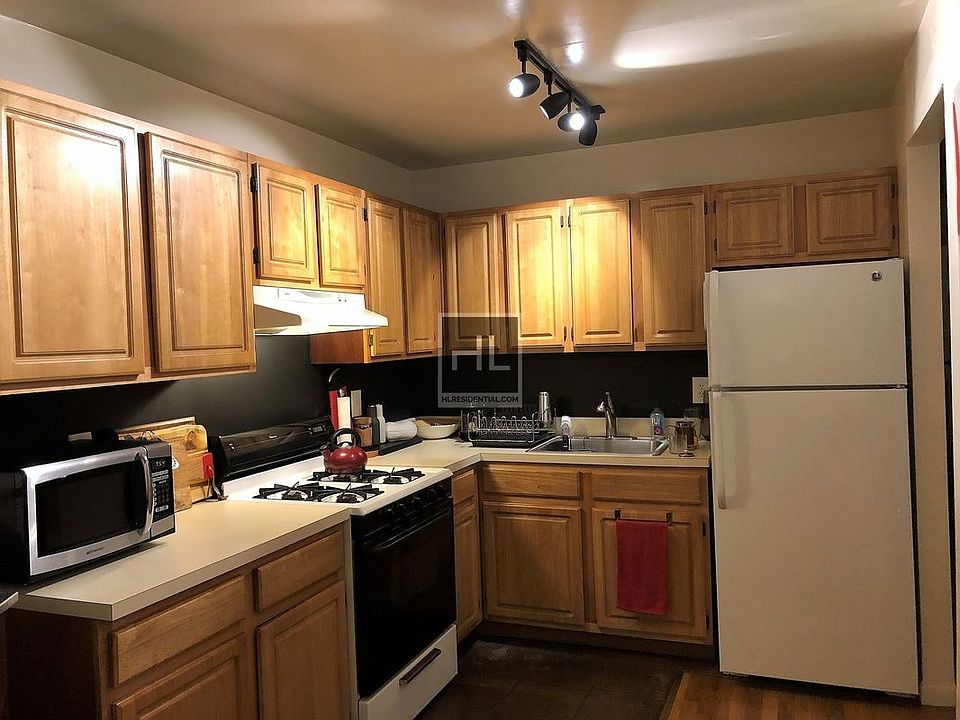 1st image of 396 Tompkins Ave APT 1B