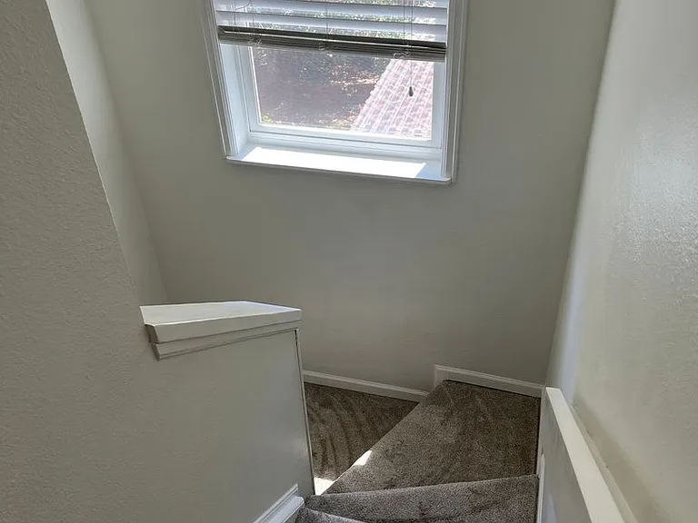 332 S Carr Ave W — Photo 17