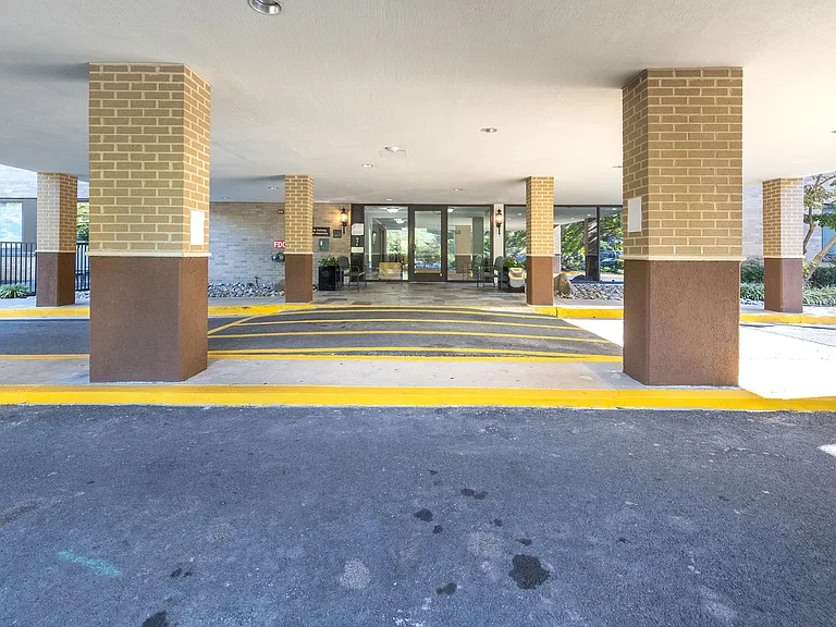 600 Roosevelt Blvd #415 — Photo 16