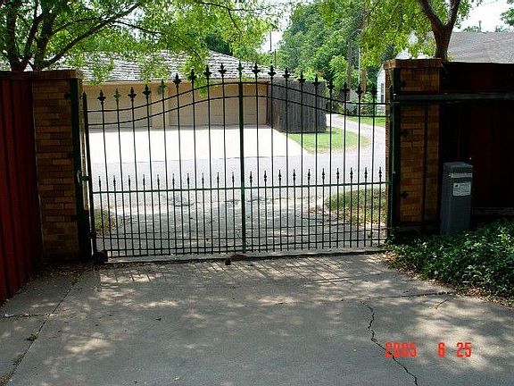 2nd image of 515 NW Bell Ave