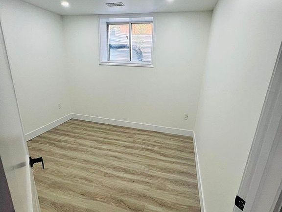 5th image of 3916 Auckland Ave